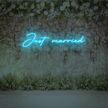 Lade das Bild in den Galerie-Viewer, "Just married" Neonschild