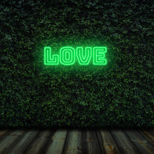 Lade das Bild in den Galerie-Viewer, "Love" Neonschild