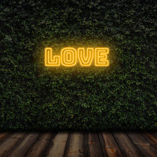Lade das Bild in den Galerie-Viewer, "Love" Neonschild
