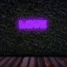 Lade das Bild in den Galerie-Viewer, "Love" Neonschild