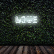 Lade das Bild in den Galerie-Viewer, "Love" Neonschild