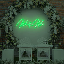 Lade das Bild in den Galerie-Viewer, "Mr & Mrs" Neonschild