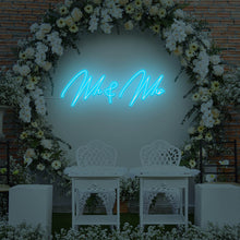Lade das Bild in den Galerie-Viewer, "Mr & Mrs" Neonschild
